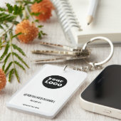 Minimalistisches White-Custom-Business-Logo Schlüsselanhänger (Vorderseite rechts)