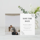 Minimalistisches White Floral Wedding Foto Save The Date (Stehend Vorderseite)