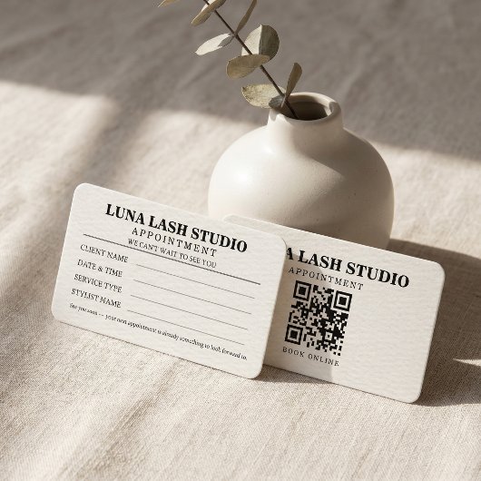 Minimalistisches Wimpernstudio mit QR-Code buchen Terminkarte