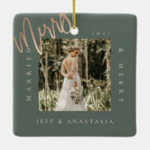 Minimum Modern Married & Merry Gold Script 2 Foto Keramikornament (Rückseite)