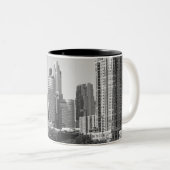 Minneapolis Skyline im Tageslicht Zweifarbige Tasse (VorderseiteRechts)