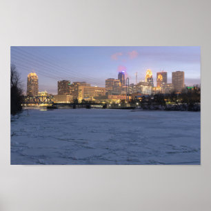 Minneapolis-Skyline und eingefrorener Lenkflugkörp Poster