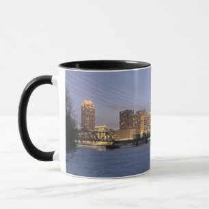 Minneapolis-Skyline und eingefrorener Lenkflugkörp Tasse