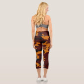 Minnesota Maroon & Gold Gopher Camo Printed Capri Leggings (Rückseite)
