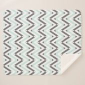 Mint Blue Grey White Geometric Zickzack Pattern Sherpadecke (Vorderseite (Horizontal))