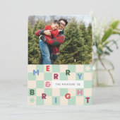 Mint Checkerboard Merry & Bright Christmas Card Einladung (Stehend Vorderseite)