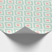 Mint Coral Diamonds Ikat Muster Geschenkpapier (Ecke)