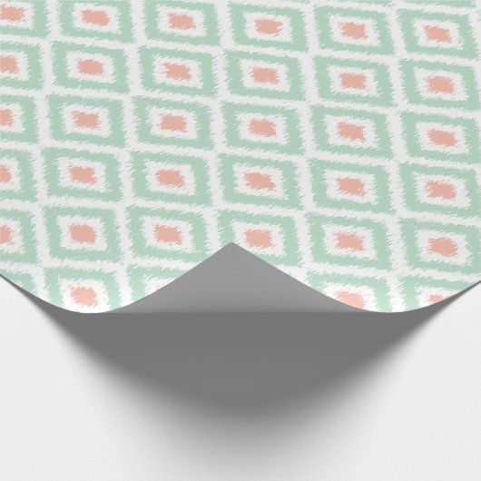Mint Coral Diamonds Ikat Muster Geschenkpapier (Ecke)