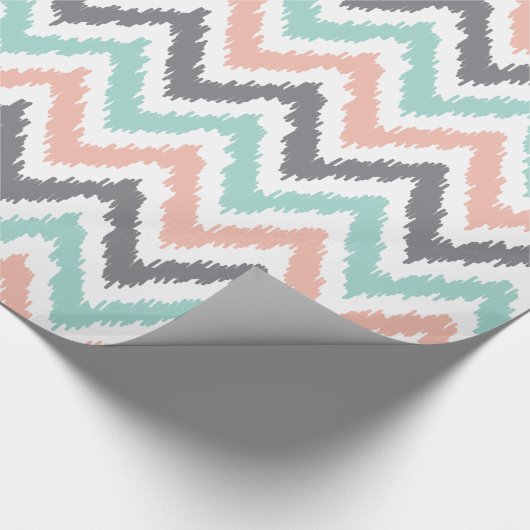 Mint Coral Gray Zigzags Ikat Muster Geschenkpapier (Ecke)