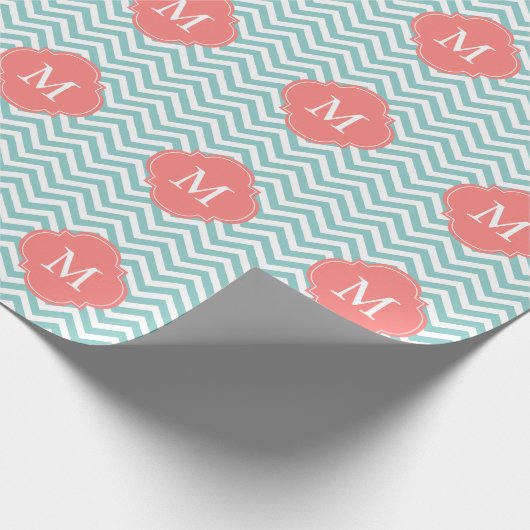 Mint & Coral Zigzags Muster Monogramm Geschenkpapier (Ecke)
