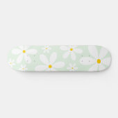 Mint Daisy Muster Skateboard (Horizontal)