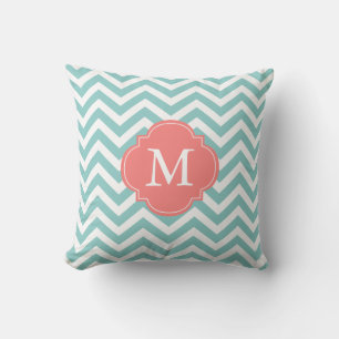 Mint Green Coral Zigzag Muster Monogram Kissen