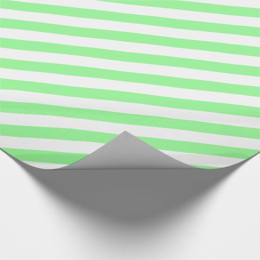 Mint Green Diagonal Stripe Geschenkpapier (Ecke)