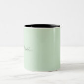 Mint Green Feminine Minimalistisch Script Individu Zweifarbige Tasse (Mittel)
