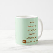 Mint Green Funny Self Employed Spaß Typografie Kaffeetasse (VorderseiteRechts)