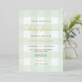 Mint Green Gingham Baby Shower Foil Einladung (Stehend vorne)