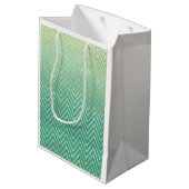 Mint Green Gold Glam Zickzack Ombre Mittlere Geschenktüte (Rückseite Schrägansicht)