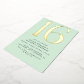 Mint Green & Gold | Modern Cute Pastel Sweet 16 Folieneinladung (Gedreht)