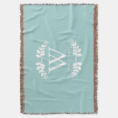 Mint Green Monogram Decke (Vorderseite Vertikal)