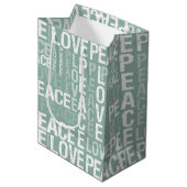 Mint Green White Peace Love Christmas Mittlere Geschenktüte (Vorderseite Schrägansicht)