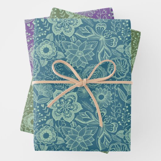 Mint-grüne Blütenlackierung in drei Hintergrundfar Geschenkpapier Set (Beispiel)