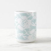Mintblaue weiße Spitzenrosen floral Kaffeetasse (Mittel)