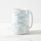 Mintblaue weiße Spitzenrosen floral Kaffeetasse (VorderseiteRechts)