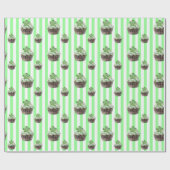 Mintgrüne gestreifte Kleeblatt-Cupcake-St.-Patrick Geschenkpapier (Flach)