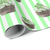Mintgrüne gestreifte Kleeblatt-Cupcake-St.-Patrick Geschenkpapier (Rolleneckpunkt)
