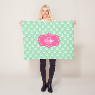 Mintgrüne Pfotenabdrücke und rosa Monogramm & Name Fleecedecke