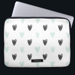 Minze & Black Hearts Doodles Muster Personalisiert Laptopschutzhülle<br><div class="desc">Niedliche und moderne personalisierte Latop-Hülle mit Minz- und Schwarz-Herzmuster und moderner Kalligraphie. Sie können dieses Produkt personalisieren,  indem Sie einen Namen oder einen kurzen Satz hinzufügen.</div>