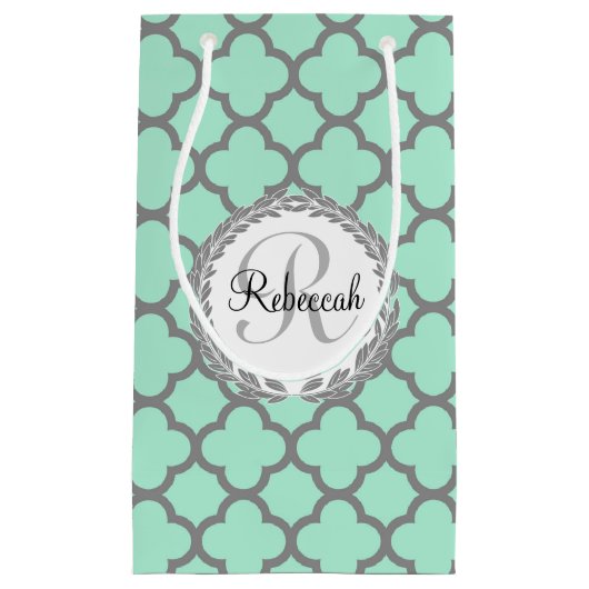 Minze Green Gray Quatrefolienname Mit Monogramm La Kleine Geschenktüte (Vorderseite)
