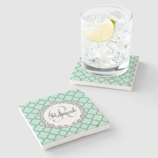 Minze Green Gray Quatrefolienname Mit Monogramm La Steinuntersetzer (Seitenansicht)