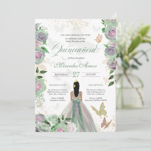 Minze Green & Lavender Rose Butterfly Quinceanera Einladung (Stehend Vorderseite)