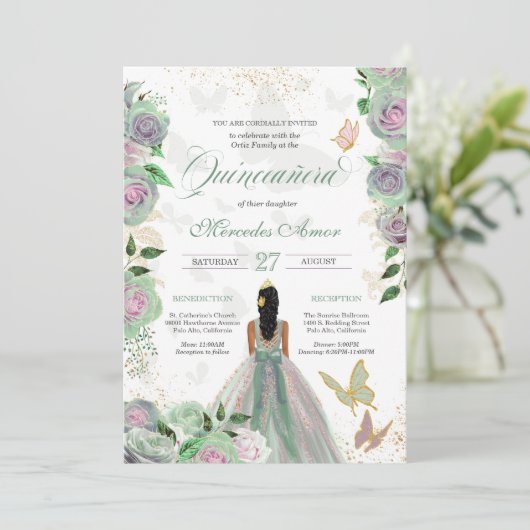 Minze Green & Lavender Rose Butterfly Quinceanera Einladung (Stehend Vorderseite)