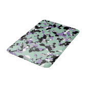 Minze Green & Lila Camouflage Camouflage Print Badematte (Schrägansicht)