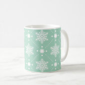 Minze grüne weiße Schneeflocken Weihnachtsmuster Kaffeetasse (VorderseiteRechts)