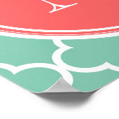 Minze, grünes Quatrefolienmuster, Korallenmonogram Poster (Ecke)