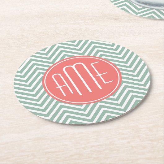 Minze und Coral Chevrons Custom Monogram Runder Pappuntersetzer (Angewinkelt)