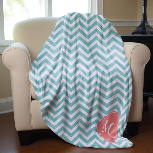 Minze und Coral Zigzag Muster Monogram Fleecedecke
