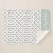 Minze und Gray Trellis Monogramm | Editierbare Far Sherpadecke (Vorderseite (Horizontal))