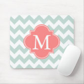 Minze und Korallen Modernes Zickzack Monogramm Mousepad (Mit Mouse)
