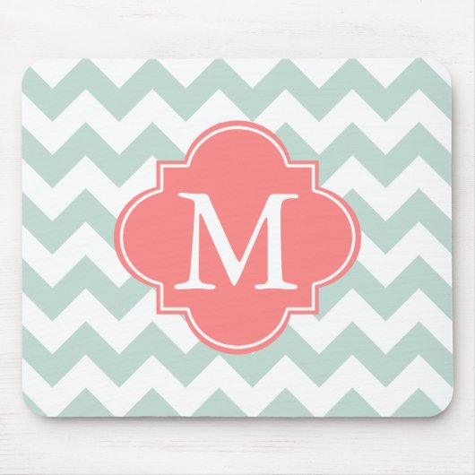 Minze und Korallen Modernes Zickzack Monogramm Mousepad (Vorne)