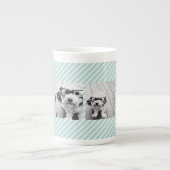 Minze und Korallenfoto-Collage Custom Monogram Porzellantasse (Vorderseite)