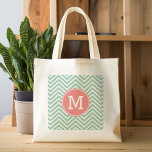 Minze und Korallenschürze mit kundenspezifischer M Tragetasche<br><div class="desc">Ein geometrisches,  grafisches Design in frischen,  fröhlichen Farben. Wenn Sie die Monogramme anpassen müssen,  klicken Sie auf die Schaltfläche Anpassen und ändern Sie sie.</div>
