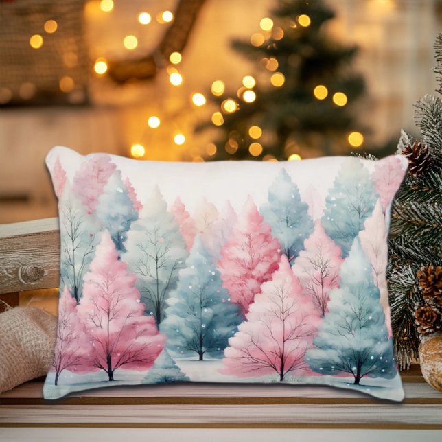 Minze und rosa Tannenbäume Winterlandschaft Dekokissen (Von Creator hochgeladen)