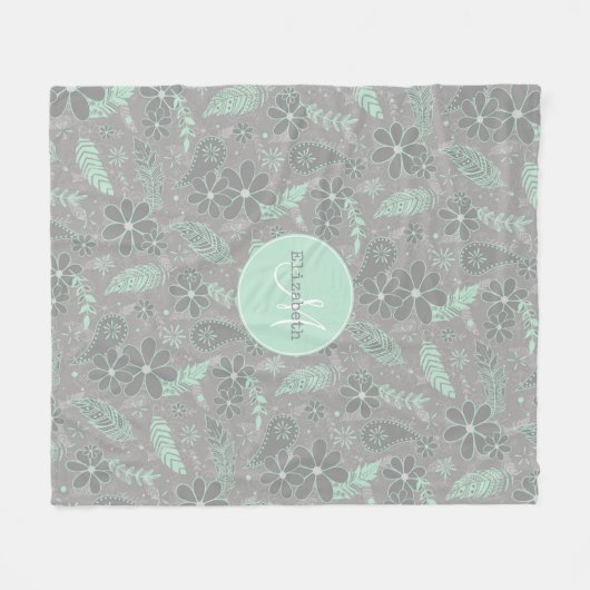 minzgraues boho-Blumenfedern-Muster mit Monogramm Fleecedecke (Vorderseite (Horizontal))
