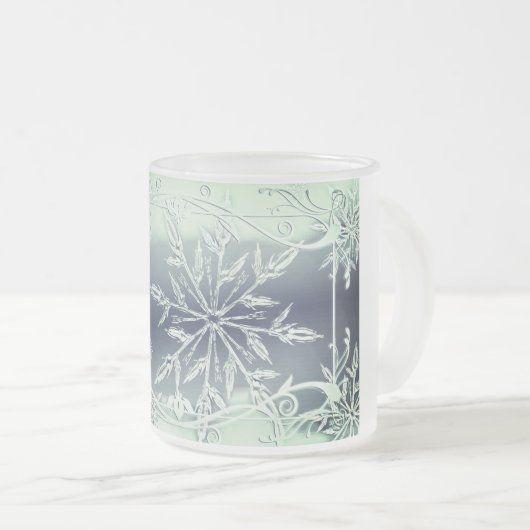 Minzgrüne Schneeflocke mattierte Tasse (VorderseiteRechts)