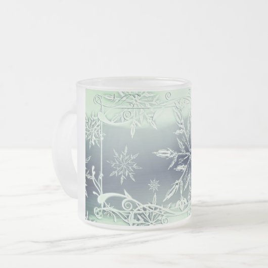 Minzgrüne Schneeflocke mattierte Tasse (Vorderseite Links)