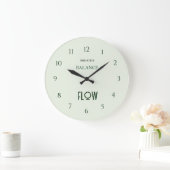 Minzgrüner Yoga Große Wanduhr (Zuhause)